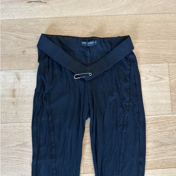 Finesse - Iva Ribbed V Waist Pants in Black - Picture 2 of 5